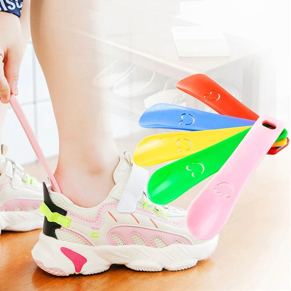 Ergonomic shoe horn for women