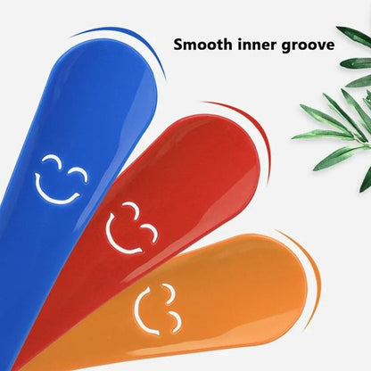 Lightweight travel shoe horn