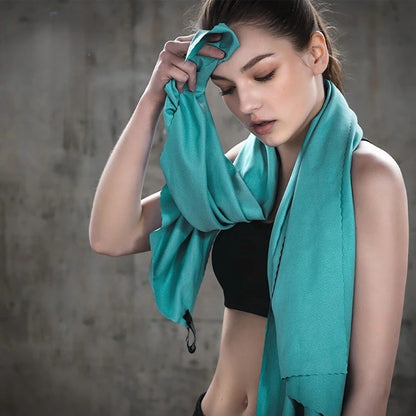 Ultra-Absorbent Quick-Dry Microfiber Travel Towel for Hiking, Camping, and Beach