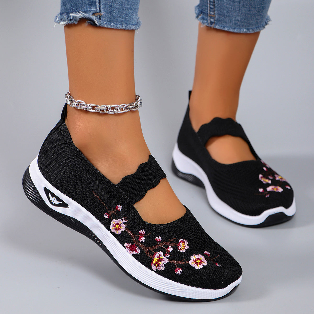 Spring New Womens Sports Shoes Fashionable Breathable  Lightweight Casual Flat Shoes 2