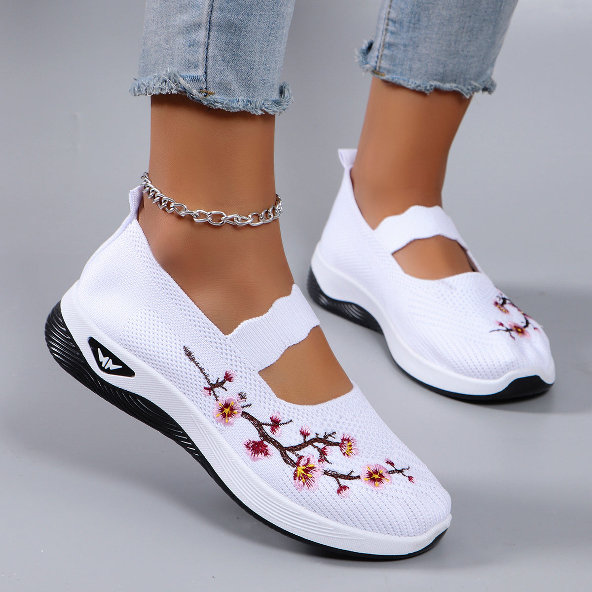 Spring New Womens Sports Shoes Fashionable Breathable  Lightweight Casual Flat Shoes 4