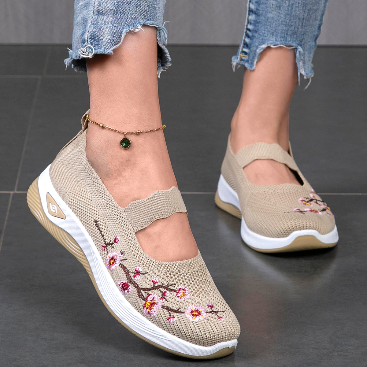 Spring New Women's Sports Shoes, Fashionable, Breathable & Lightweight Casual Flat Shoes