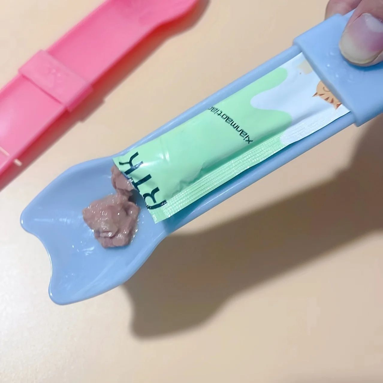 Cat Strip Squeeze Spoon Wet Cat Treats Feeder For Lickable Snacks Durable Pet Liquid Feeding Tool 2