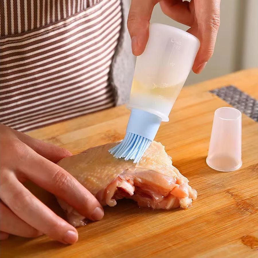 Silicone BBQ Brush With Oil Dispenser Essential Kitchen Baking Gadget For Outdoor Grilling 2