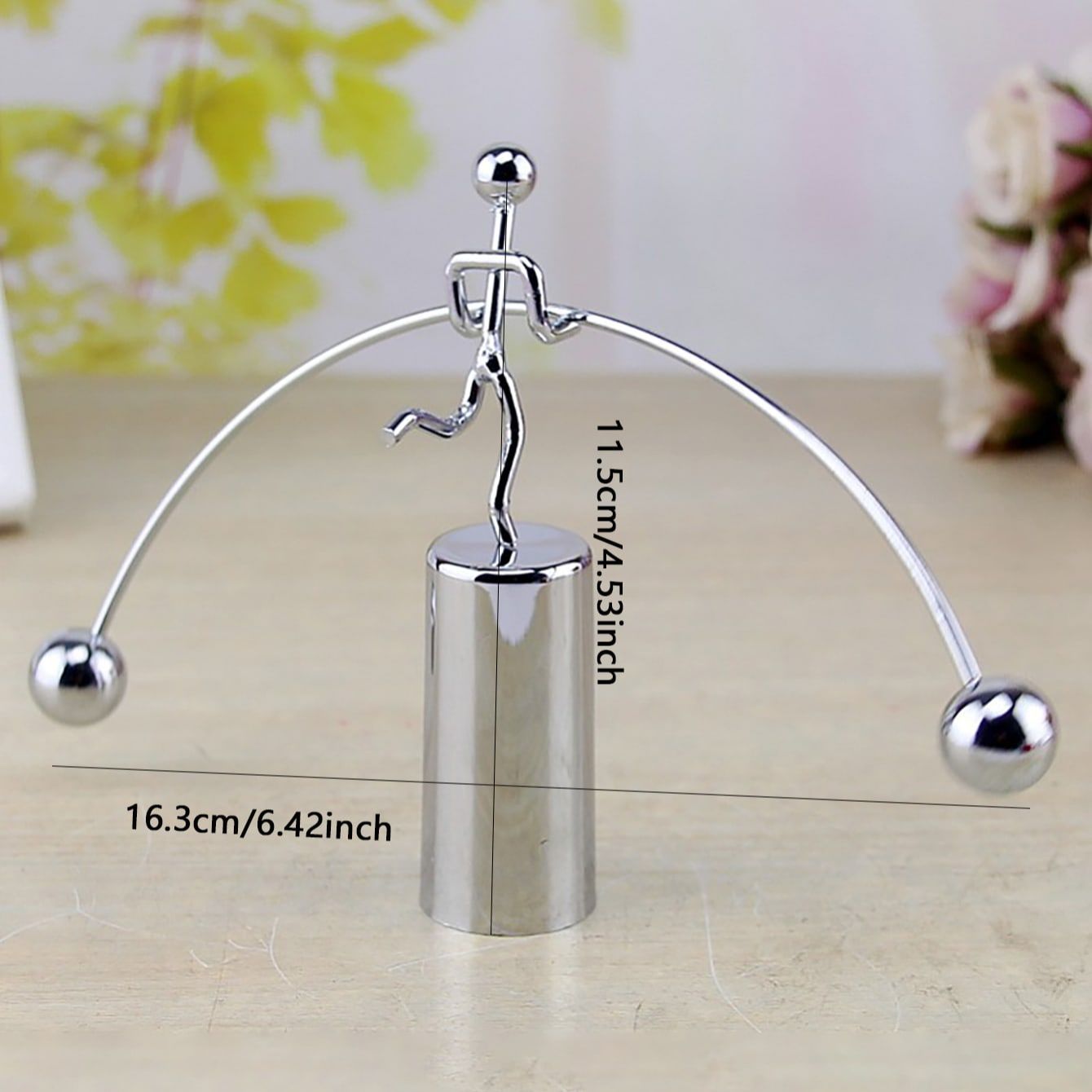 Creative Balance Ball Swing Small Iron Man Weightlifting Tumbler Fun Desk Decoration  Gift 1