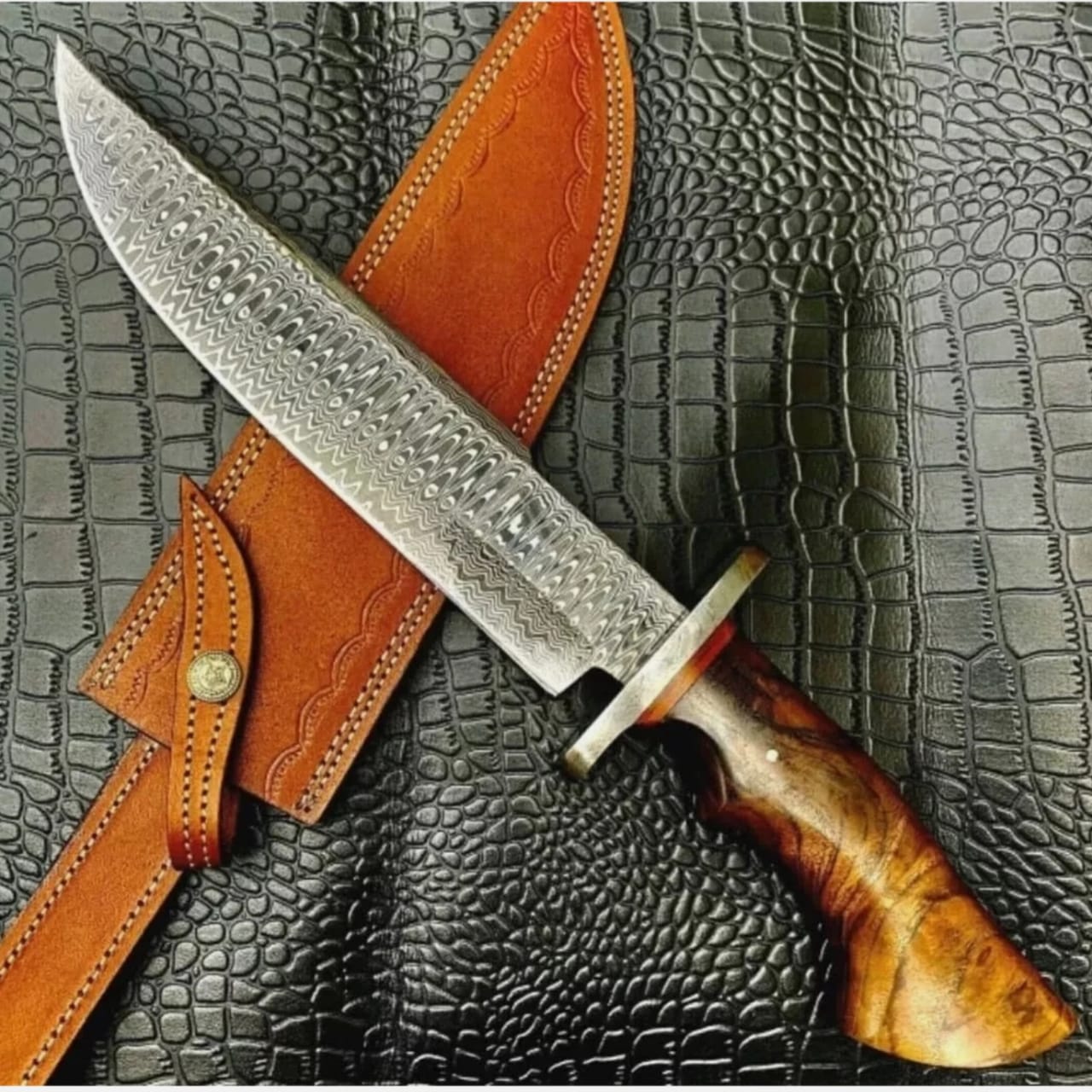Custom Hand made Forged Damascus Steel Hunting Knife With Leather Sheath