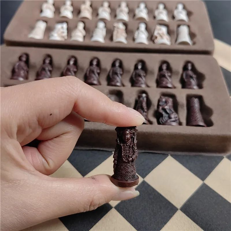 Imitation Ancient Chess Trumpet Resin Chess Pieces With Leather Chessboard Qing Bing Figure Puzzle  3
