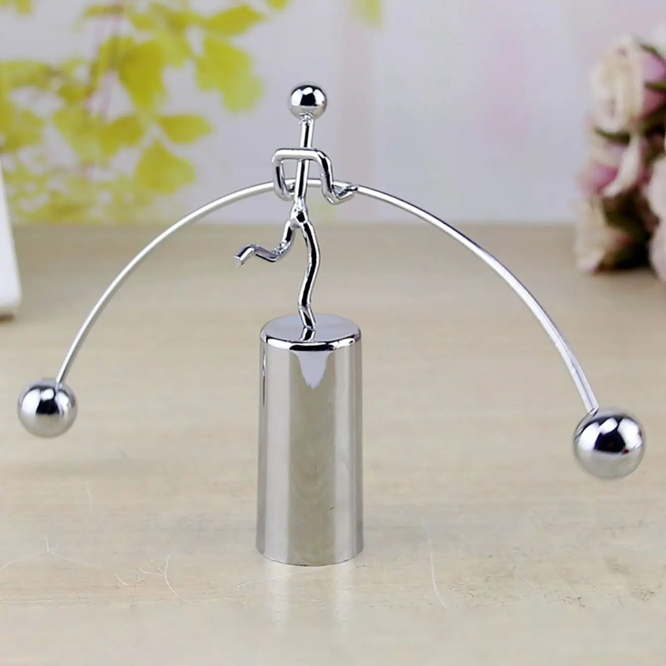 Creative Balance Ball Swing Weightlifting Small Iron Man, Fun Tumbler Desk Ornament for Home & Office Decor
