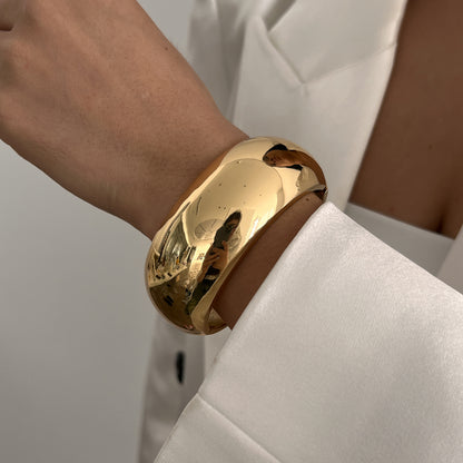 Smooth Heavy Metal Steampunk Bangle by Ingemark, Chunky Gold Arm Bracelet for Punk Hip Hop Fashion