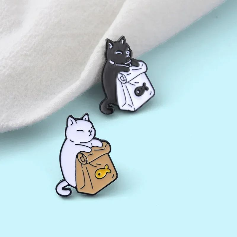 2PCs Cute Black White Cat Brooch Set – Cartoon Animal Lapel Pins for Clothes, Backpacks & Gifts