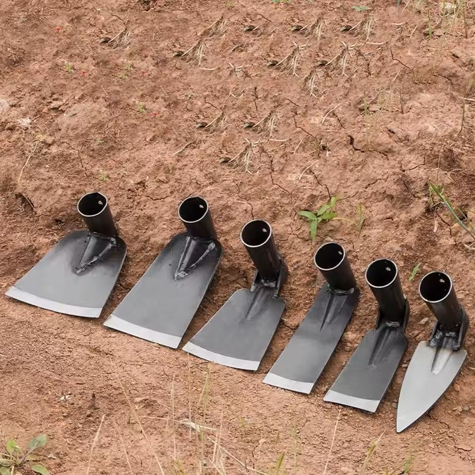 Forged Steel Garden Hoe For Digging And Weeding In Soil And Flower Beds 3