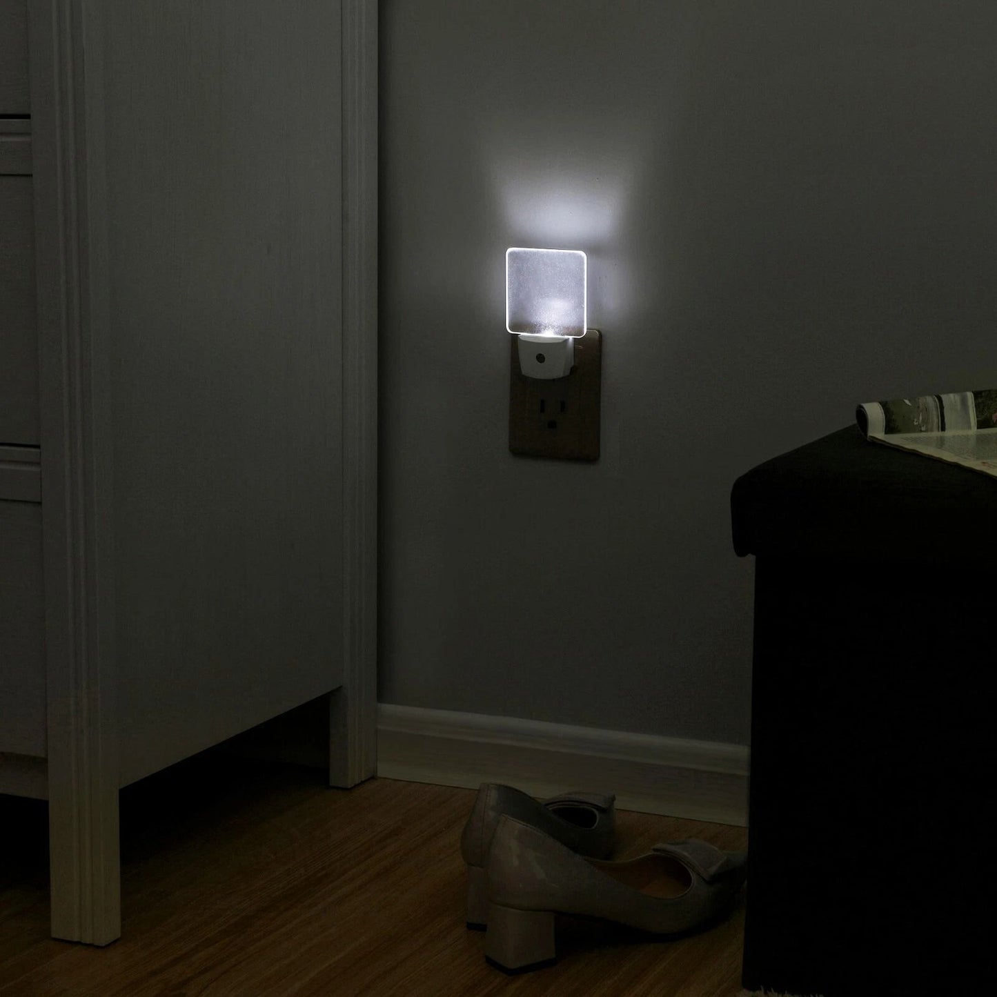 PlugIn LED Night Light With Light Sensor DuskDawn Bathroom Light 1