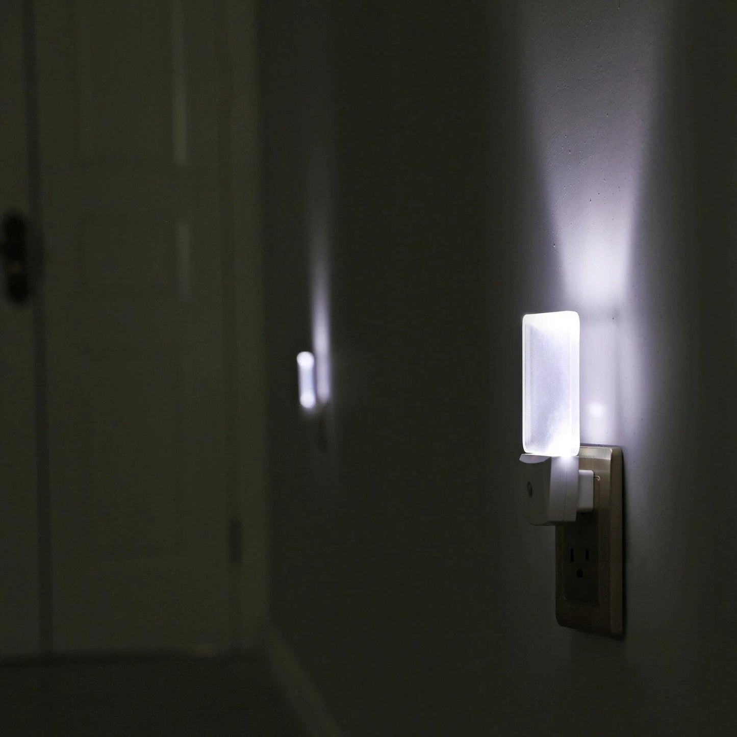 Plug-In LED Night Light with Light Sensor, Dusk-Dawn Bathroom Light