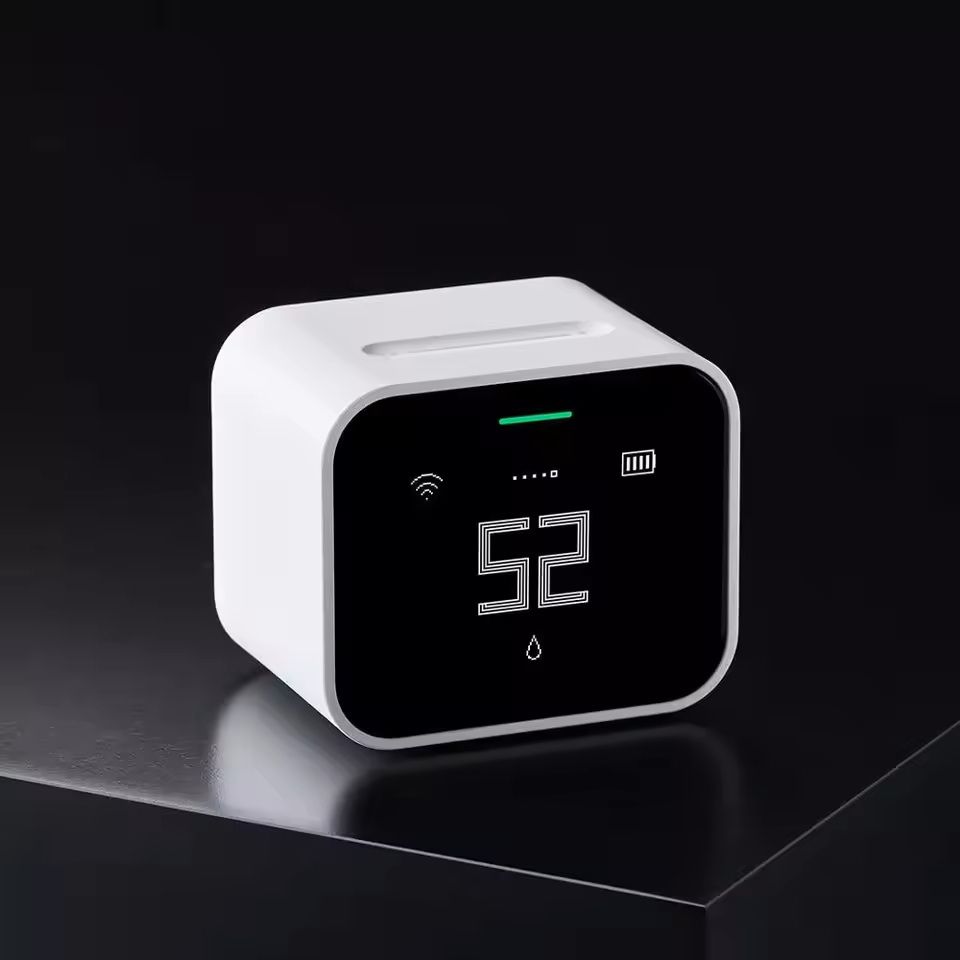 Smart Air Quality Monitor with CO2, PM2.5, and Temperature Sensors